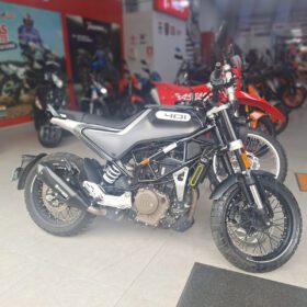 Husqvarna Svartpilen 401 ABS Gris 21 Semi Nueva Tarapoto